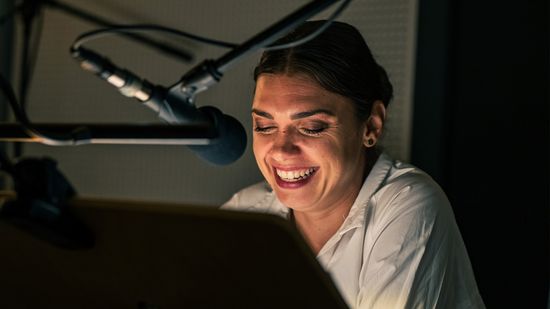 Denisa Pfauserová při natáčení ve studiu