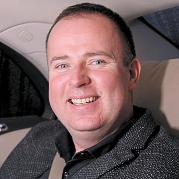 Biznes klasa. Odcinek 17. Robert Michalski: Sprzedaje auta za miliony! "Tesli mi nie szkoda, traktuję ją jak lodówkę" audiobook, Łukasz Kijek