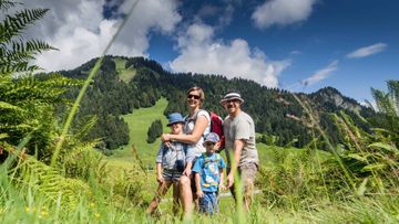 Jana a Tomáš Hájkovi: „Chceme lidem ukázat, že cestování s dětmi je snadné a navíc je to zábava.” audiobook, Matouš Vinš