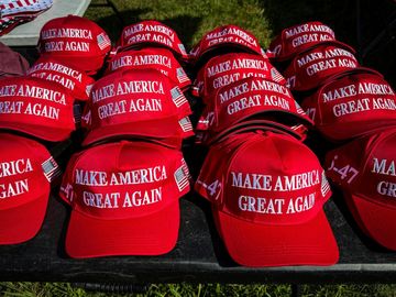 Přáli si voliči, aby Trump rozložil systém? A co se stane s demokraty? audiobook, Andrea Procházková, Erik Tabery