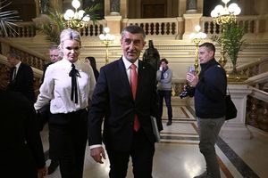 Duel na ČT: Nekonzistentní Babiš by nepomohl spojencům v NATO, Pavel se klidně bránil a nešel do protiútoku, Andrea Procházková, Erik Tabery