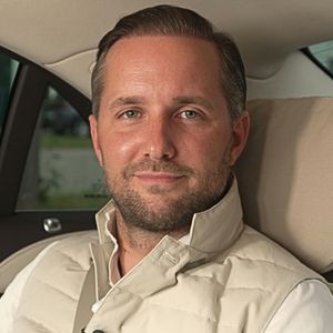 Biznes Klasa. Odcinek 29. Bartek Walaszczyk: Wynajmowanie drogich aut jest bardziej opłacalne niż mieszkania, Łukasz Kijek