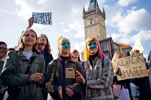 Politika mladé zajímá. To ale nutně neznamená, že přijdou k volbám, Andrea Procházková, Erik Tabery