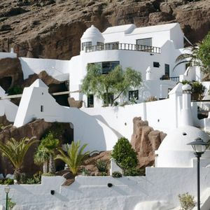 Artysta z wyspy wulkanów (Aleksandra Kędziorek), Kwartalnik Przekrój