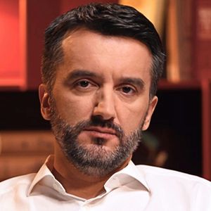 Konrad Wasylewski - "Operuję szejków" - Ile zarabia lekarz w Emiratach?, Kuba Jankowski