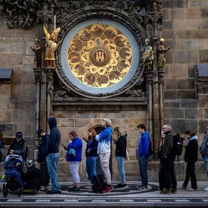 Kudy v Praze běžel Dan Brown? A kam jezdili Poláci na dovolenou v 17. století?, Andrea Procházková, Erik Tabery