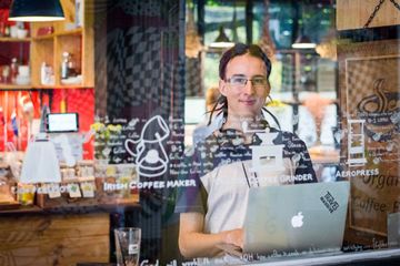 Matouš Vinš: „Na cestách mě nejvíc baví setkání s lidmi. Pokaždé mám pocit, že větší blázni už snad nemůžou svět brázdit, a vždycky mě někdo překvapí.” audiobook, Matouš Vinš