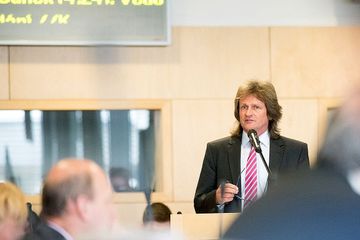 Ševčík vzbuzuje strach mezi studentstvem i vyučujícími. Proč byl potřetí zvolen děkanem? audiobook, Andrea Procházková, Erik Tabery