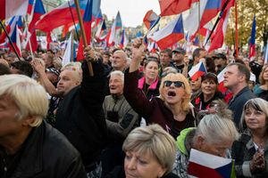 Trumpovo oznámení, 17. listopad ve víru oslav i demonstrací, první výkop v Kataru, Andrea Procházková, Erik Tabery