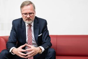 V minulých volbách Fialovi klidné vystupování pomohlo, teď mu láme vaz a nahrává hnutí ANO, Andrea Procházková, Erik Tabery