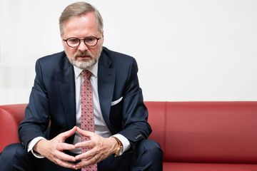 V minulých volbách Fialovi klidné vystupování pomohlo, teď mu láme vaz a nahrává hnutí ANO audiobook, Andrea Procházková, Erik Tabery