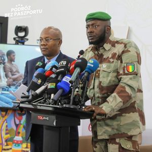 Gwinea pod żelazną pięścią wojskowych. Referendum, Mateusz Grzeszczuk