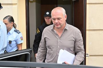 Magistrát, strážníci i zoopark. O co jde v chomutovské korupční kauze? audiobook, Andrea Procházková, Erik Tabery