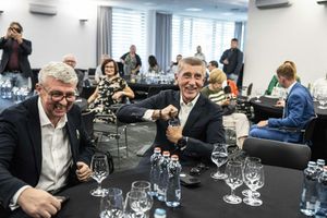 ANO drží náskok před pelotonem, Piráti z něj vypadávají. Jak by teď dopadly volby?, Andrea Procházková, Erik Tabery