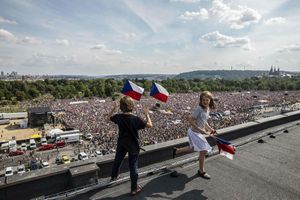 O Letné, o nedůvěře vládě a proměně politiky, Andrea Procházková, Erik Tabery