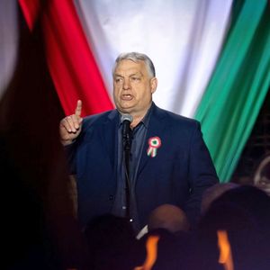 Orbán po 16 letech končí u moci. Maďarsko si zvolilo občanskou důstojnost a návrat k EU, Andrea Procházková, Erik Tabery
