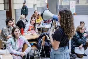 Už se nemusíme je hrabat v minulosti. Je třeba kritizovat současný ekonomický systém, Andrea Procházková, Erik Tabery