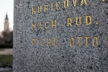 Skočili do tmy, aby varovali krajany před odsunem. Zapomenutá mise sudetoněmeckých parašutistů audiobook, Andrea Procházková, Erik Tabery