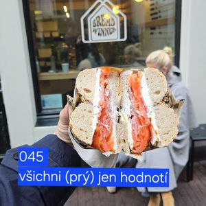 045 všichni (prý) jen hodnotí, Hana Kuncová, Lukáš Hejlík