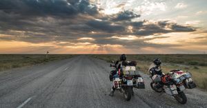 JedemKolem: Kolem světa na motorkách za 500 dní. Nebo víc?, Matouš Vinš