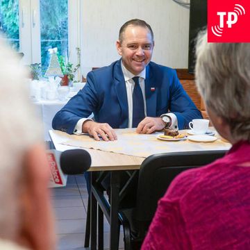 Seniorzy w Polsce: samotność, bieda i polityczne rozgrywki [Tematy Tygodnika] audiobook, Ewelina Burda, Przemysław Wilczyński