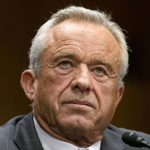 Imunulog Hel: Kennedy odklání Ameriku od vědy k ideologii. Ale jeho škrty mRNA vakcíny nezastaví, Andrea Procházková, Erik Tabery