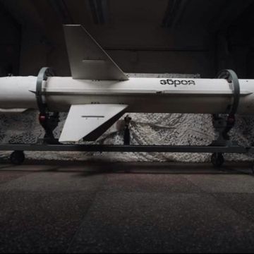 Flamingi, nowa cudowna broń Ukrainy na Rosję? Raport z frontu audiobook, Mateusz Grzeszczuk