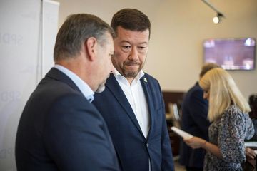 Vyhrocenou kampaní si SPD kompenzuje neúspěch ve volbách a odliv příznivců audiobook, Andrea Procházková, Erik Tabery
