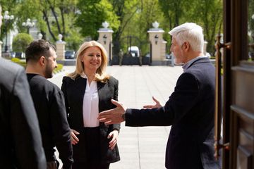 Paní prezidentko, kde máte ochranku? Jak probíhala ukrajinská cesta Zuzany Čaputové a Petra Pavla audiobook, Andrea Procházková, Erik Tabery