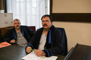 Norberte, konej! Obhájce dezinfoscény spojuje víru v konspirační teorie s novou církví, Andrea Procházková, Erik Tabery