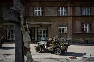 Zažít České peklo. Jak si Češi v uniformách SS nebo U.S. Army vyřizují účty s dějinami, Andrea Procházková, Erik Tabery