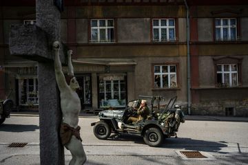 Zažít České peklo. Jak si Češi v uniformách SS nebo U.S. Army vyřizují účty s dějinami audiobook, Andrea Procházková, Erik Tabery