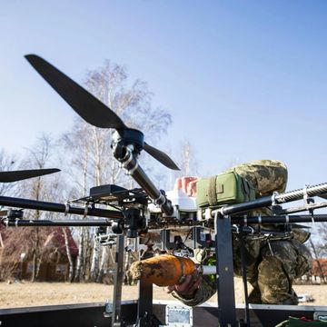 Rusko testuje NATO pomocí dronů. Jak bezpilotní letouny a AI mění obranu země audiobook, Andrea Procházková, Erik Tabery