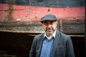 Rok silných debutů opanoval Hlaučo. Ale únik do světa, kde chodí andělé na latrínu, není pro každého, Andrea Procházková, Erik Tabery