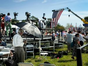 Trump je teprve začátek. Stará éra skončila, nová se ještě nezrodila, Andrea Procházková, Erik Tabery