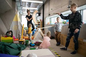 Bomby sice v Česku nepadají,  ale i tak se válka podepisuje na naší psychice, Andrea Procházková, Erik Tabery