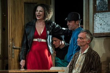 Divadlo pro 30 tisíc lidí. Dejvice se rozloučily s inscenací, v níž Bůh ztratí zbytky naděje v lidstvo audiobook, Andrea Procházková, Erik Tabery