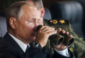 Hony na čarodějnice nám znemožňují identifikovat reálné hrozby z Ruska audiobook, Andrea Procházková, Erik Tabery