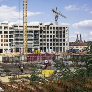 Zdroje i recepty jsou, chybí politická vůle. Proč na řešení krize bydlení nestačí stavět nové byty, Andrea Procházková, Erik Tabery