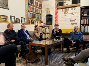 Šest set tisíc podpisů. Jak upadla největší předlistopadová petice do zapomnění, Andrea Procházková, Erik Tabery