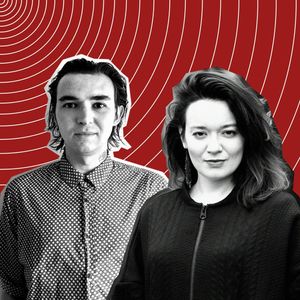 „Ludzie podają policjantom kwiaty, a oni okładają ich pałką". Relacja z Białorusi [PODCAST], OKO.press