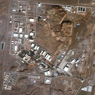 Představitelé íránského režimu si začínají uvědomovat, že jim jde o krk audiobook, Andrea Procházková, Erik Tabery