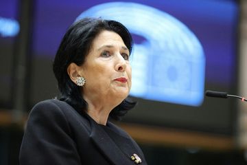 Čekají Gruzii kvůli manipulacím nové volby? Na tahu je prezidentka audiobook, Andrea Procházková, Erik Tabery