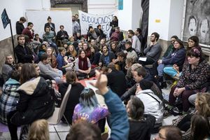 Máme pocit, že je nezajímáme, říká mladé voličstvo o politických stranách, Andrea Procházková, Erik Tabery