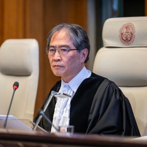 Průlomové stanovisko soudu v Haagu vyjasnilo povinnost států chránit klima. A Česko nedělá dost, Andrea Procházková, Erik Tabery