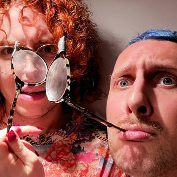 Rzucanie w ludzi złamanymi okularami audiobook, Vogule Poland