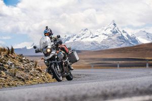 Vojta Lavický: Na motorce kolem světa, Matouš Vinš