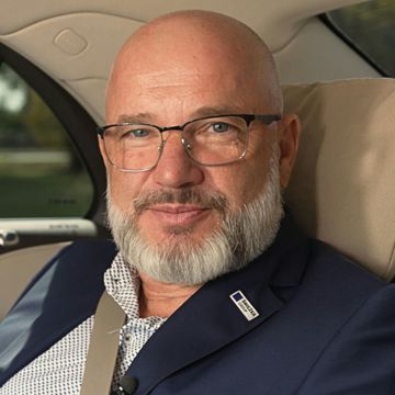 Biznes Klasa. Odcinek 39. Piotr Mikrut, prezes Grupy Śnieżka - Nawet 50 proc. marży brutto na sprzedaży farb audiobook, Łukasz Kijek