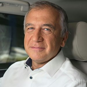 Biznes Klasa. Odcinek 82.  Rafał Bugyi - Polak buduje elektronikę dla gigantów i ostrzega: „Europa to technologiczny skansen", Łukasz Kijek